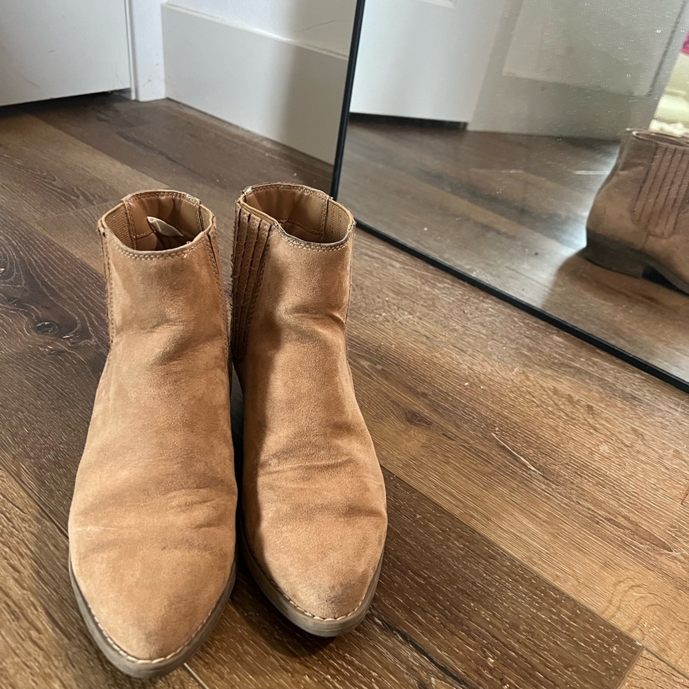 Women’s  Tan Suede Ankle Boots